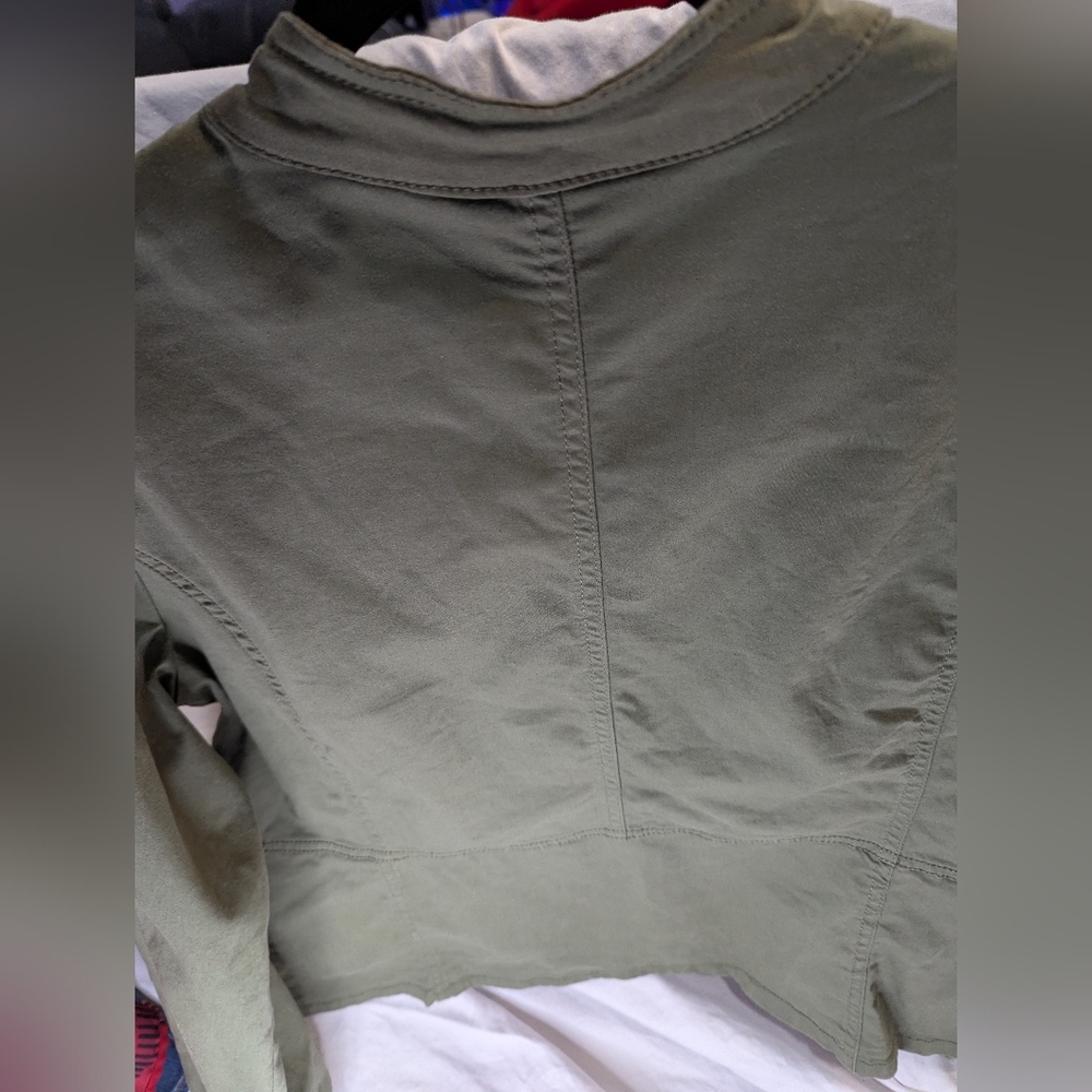 Baccini Army Green jacket, lightweight, size LARGE 4 front pockets. Button up - Picture 10 of 14